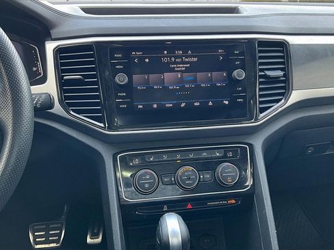 Used 2023 Volkswagen Atlas SEL R-Line image 6