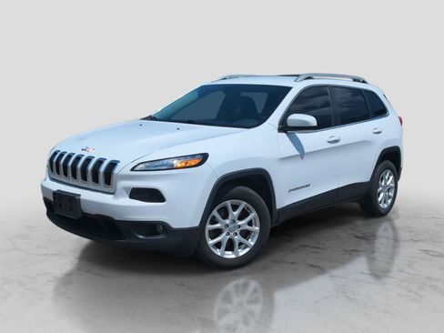 Used 2018 Jeep Cherokee Latitude Plus w/ Cold Weather Group FWD image 1