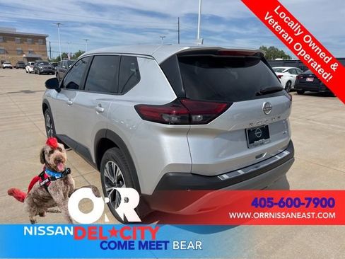 Used 2022 Nissan Rogue SV FWD image 3