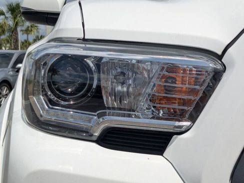 Used 2021 Toyota Tacoma TRD Sport w/ Technology Package RWD image 9