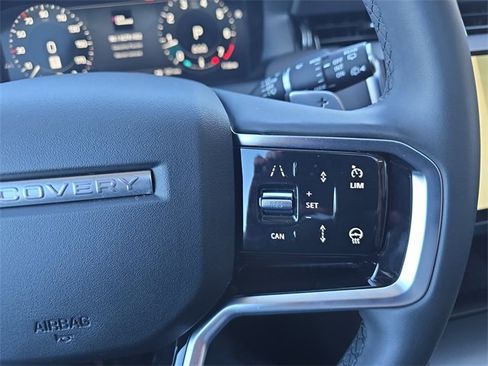 Used 2025 Land Rover Discovery Sport S image 21