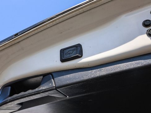 Used 2022 Toyota RAV4 XLE Premium AWD/4WD image 28