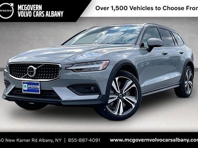 New 2026 Volvo V60 B5 Cross Country Plus w/ Protection Package Premier