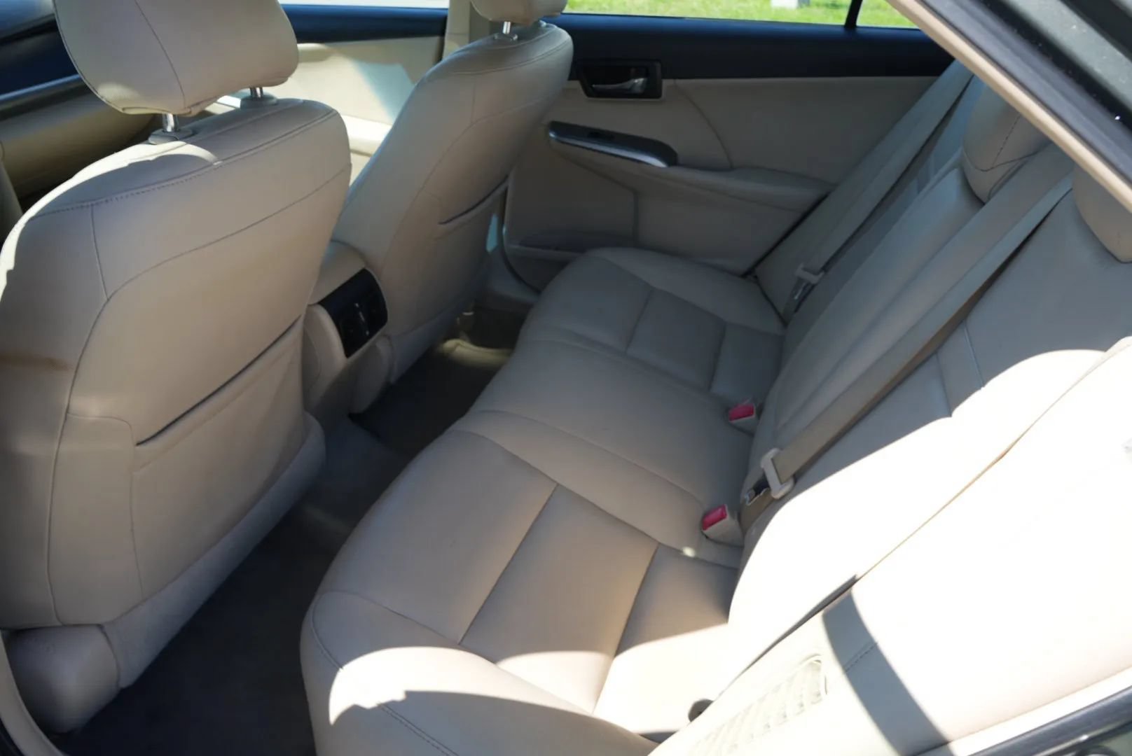 Used 2012 Toyota Camry XLE w/ Convenience Pkg FWD image 17