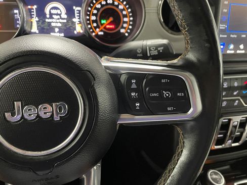 Used 2022 Jeep Gladiator Overland image 15