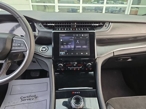 Used 2023 Jeep Grand Cherokee Altitude AWD/4WD image 22