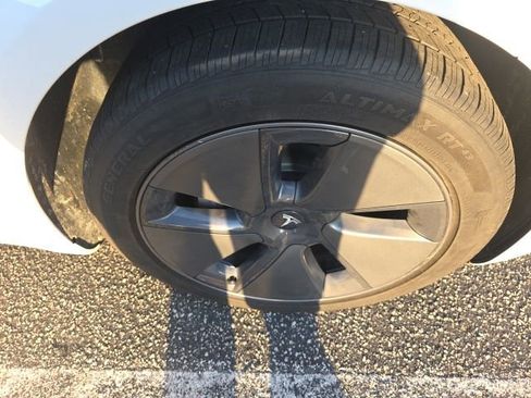 Used 2022 Tesla Model 3 RWD image 4