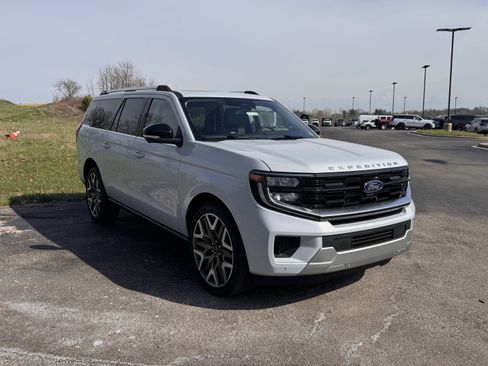 New 2026 Ford Expedition Max Platinum image 2