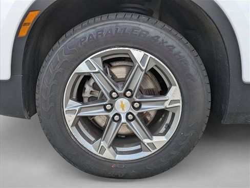 Used 2024 Chevrolet Blazer LT w/ Convenience Package FWD image 9