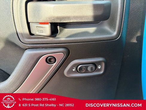 Used 2018 Jeep Wrangler Unlimited Sahara AWD/4WD image 11