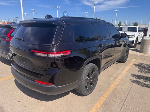 Used 2023 Jeep Grand Cherokee L Altitude AWD/4WD image 3