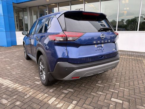 Used 2023 Nissan Rogue S AWD/4WD image 3