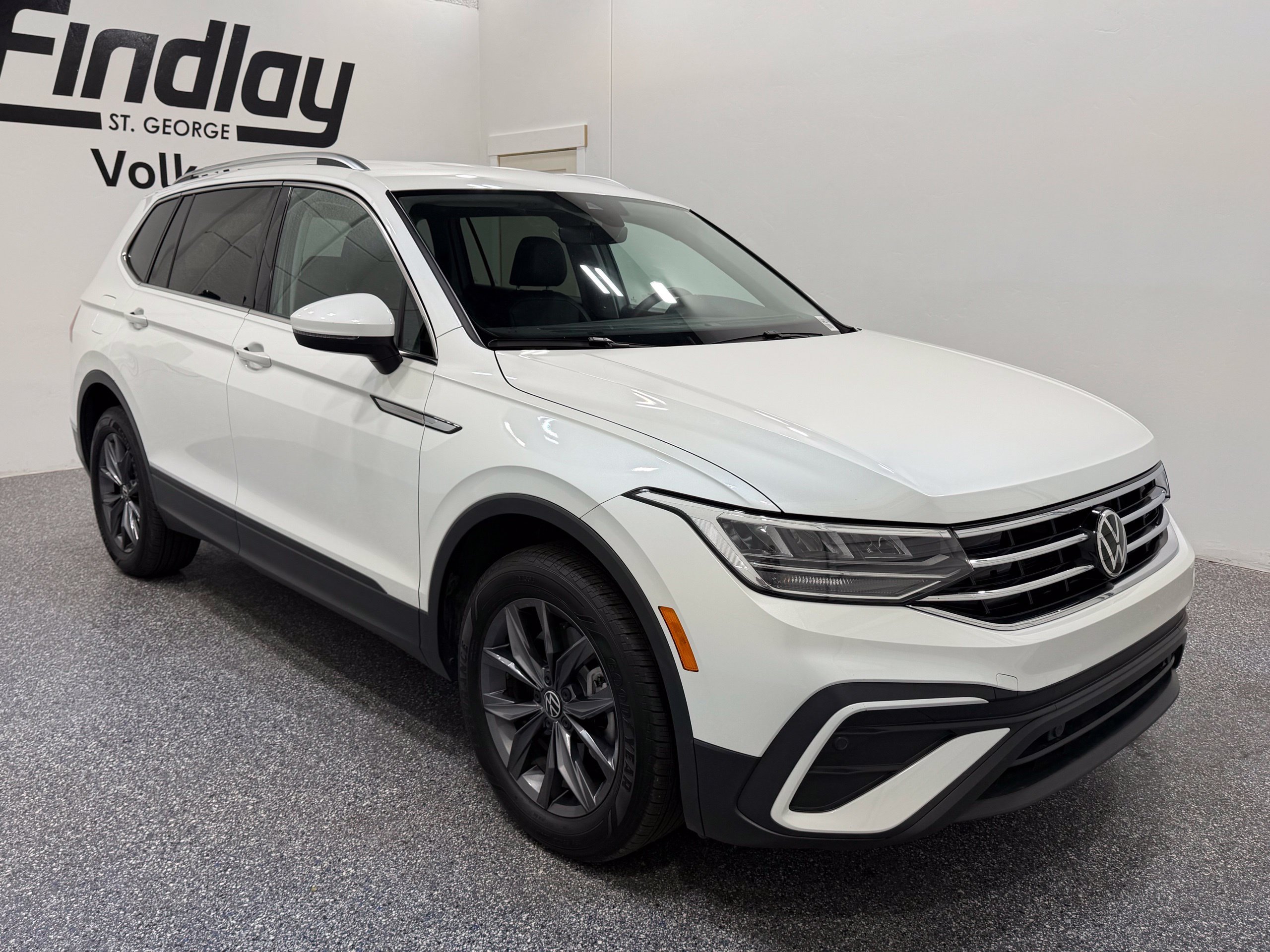 Used 2023 Volkswagen Tiguan SE FWD image 9