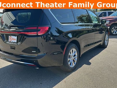 New 2026 Chrysler Pacifica Select image 8