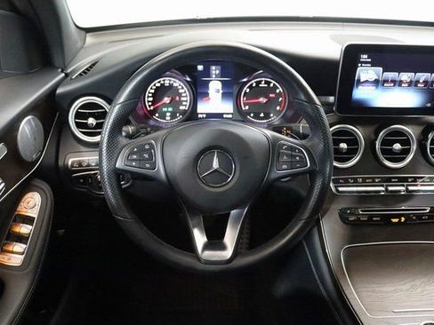 Used 2019 Mercedes-Benz GLC 300 4MATIC image 4
