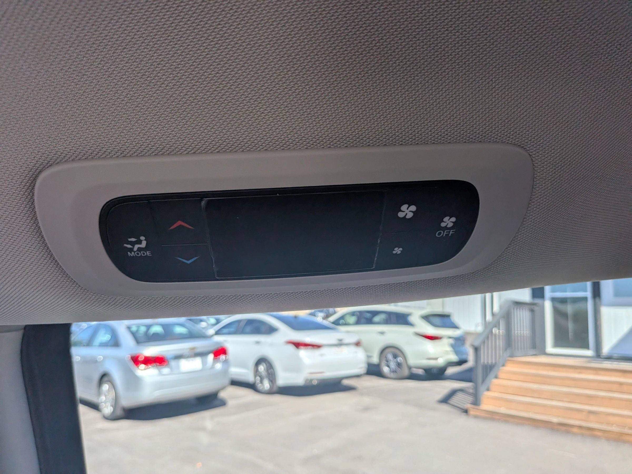 Used 2022 Chrysler Voyager LX FWD image 35