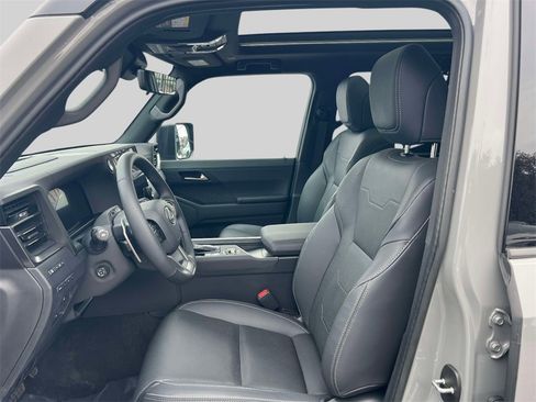 Used 2024 Lexus GX 550 w/ Accessory Package (2T) image 11