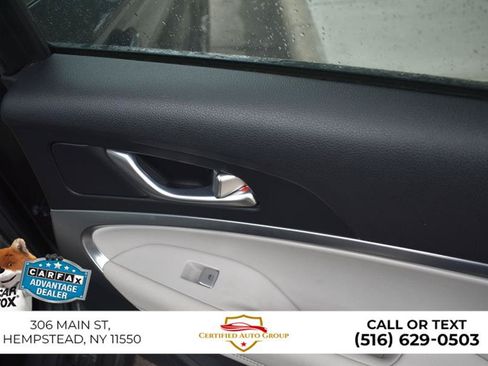 Used 2025 Genesis G70 2.5T image 27