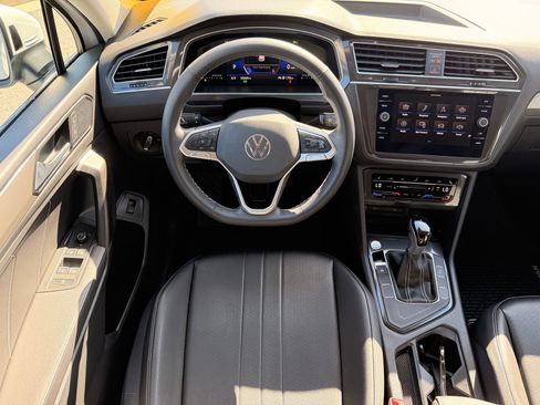 Used 2024 Volkswagen Tiguan SE FWD image 30