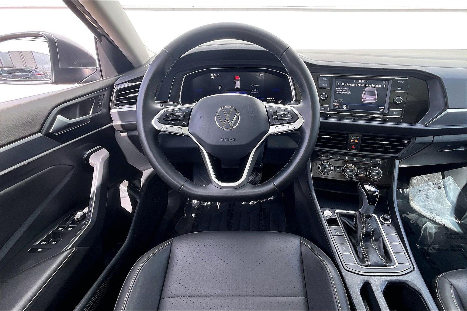 Used 2024 Volkswagen Jetta SE FWD image 6