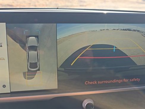 Used 2023 Toyota Crown Limited image 21