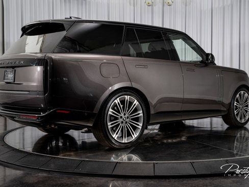 Used 2025 Land Rover Range Rover SE image 13