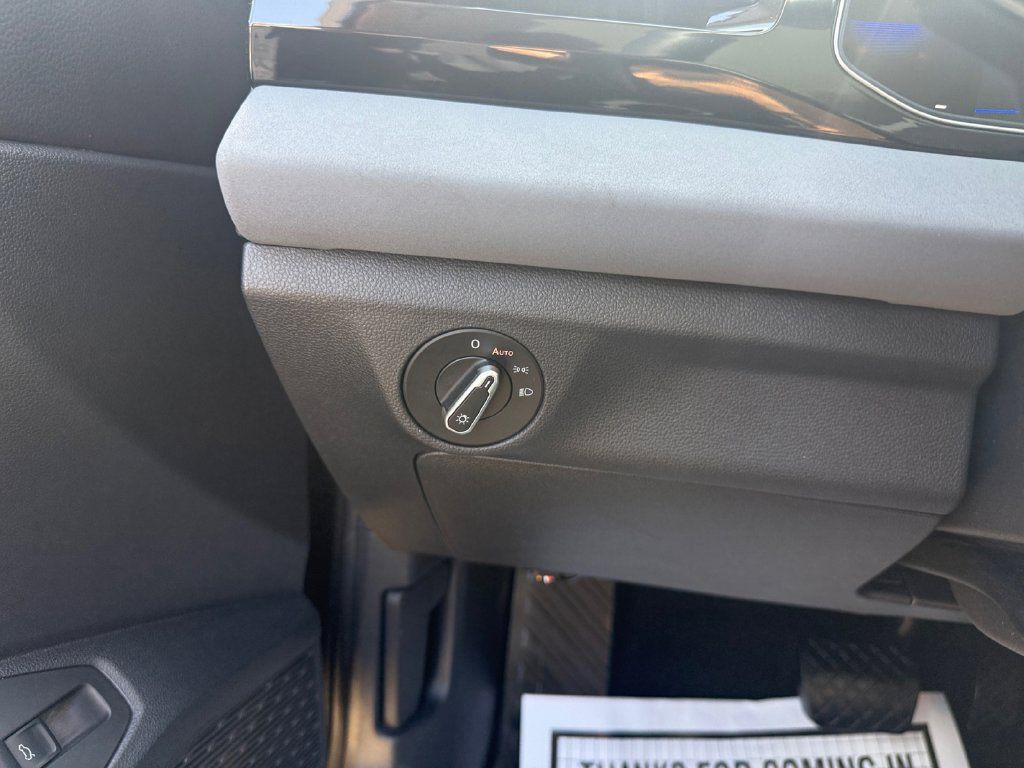 Used 2025 Volkswagen Jetta SE FWD image 24