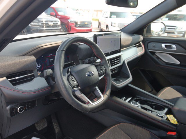 Used 2025 Ford Explorer ST AWD/4WD image 16