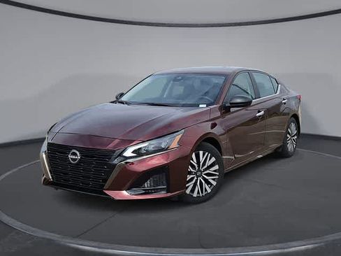 Used 2024 Nissan Altima 2.5 SV FWD image 1