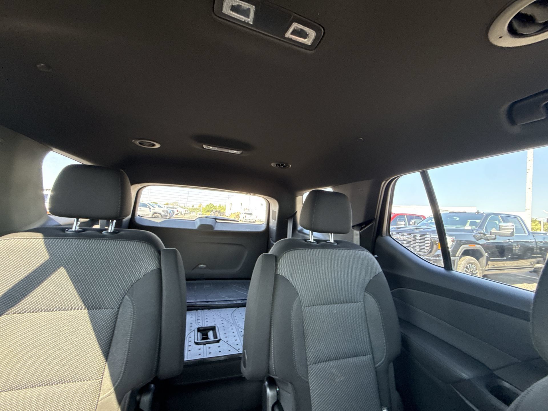 Used 2023 Chevrolet Traverse LT FWD image 11