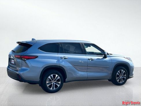 Used 2023 Toyota Highlander XLE FWD image 5