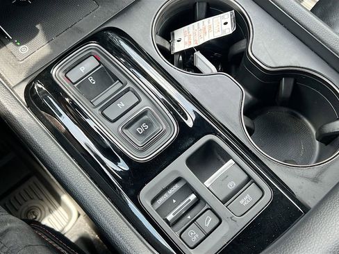 Used 2025 Honda Pilot TrailSport image 16