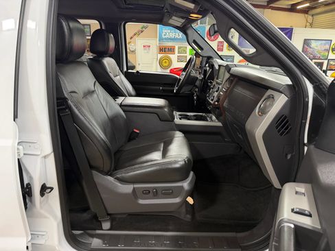 Used 2015 Ford F250 Lariat w/ Lariat Ultimate Package AWD/4WD image 22