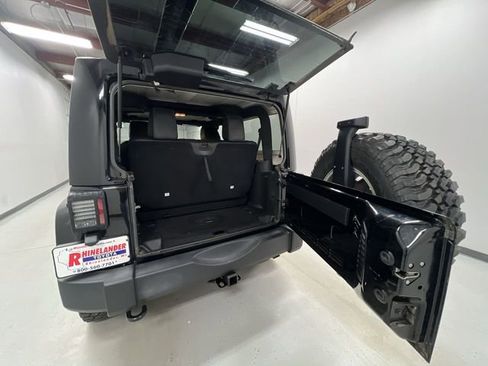 Used 2017 Jeep Wrangler Rubicon w/ Power Convenience Group AWD/4WD image 23