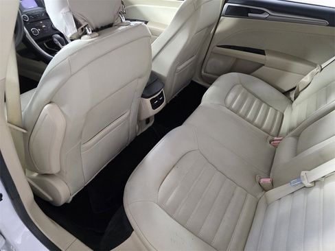 Used 2015 Ford Fusion SE image 15
