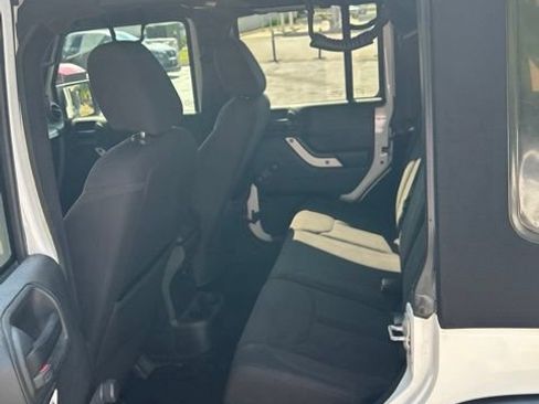 Used 2017 Jeep Wrangler Unlimited Sport w/ Connectivity Group AWD/4WD image 26