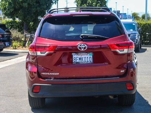 Used 2018 Toyota Highlander SE FWD image 8