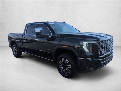Used 2025 GMC Sierra 2500 Denali Ultimate image 3
