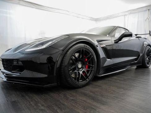 Used 2015 Chevrolet Corvette Z06 w/ 3LZ Preferred Equipment Group RWD image 23