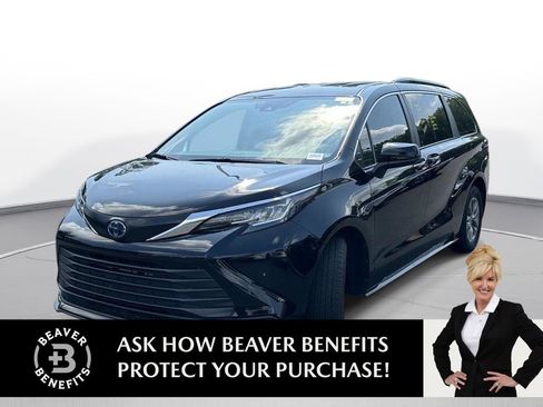 Used 2022 Toyota Sienna LE FWD image 1