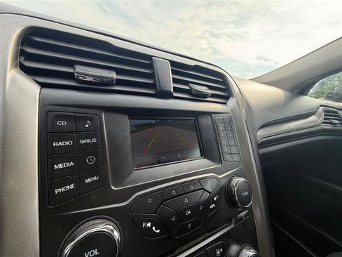 Used 2017 Ford Fusion SE w/ Equipment Group 601A FWD image 14