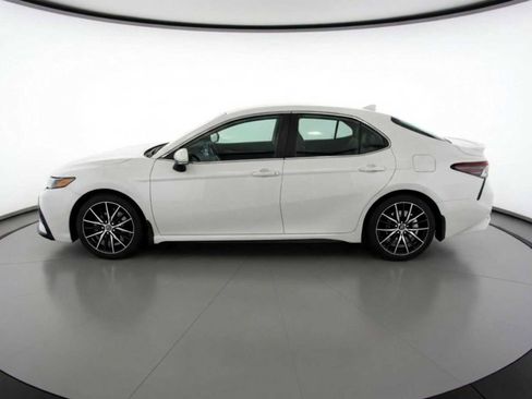 Used 2023 Toyota Camry SE image 8