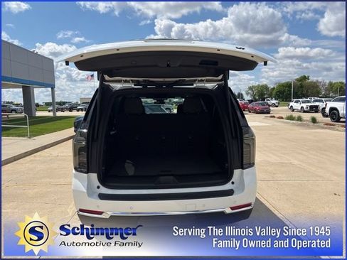 New 2026 Chevrolet Suburban LT w/ Comfort Package AWD/4WD image 16