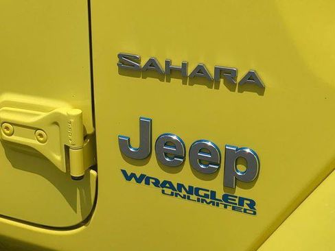 Certified 2022 Jeep Wrangler Unlimited Sahara w/ Cold Weather Group AWD/4WD image 13