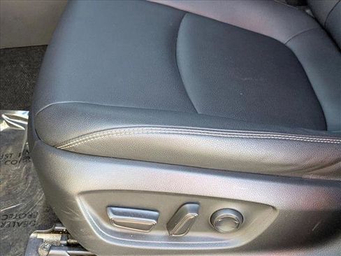 Used 2023 Toyota Corolla Cross XLE image 15