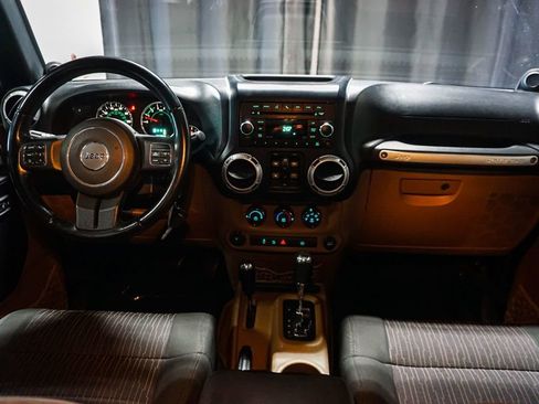 Used 2012 Jeep Wrangler Unlimited Sahara w/ Connectivity Group image 32