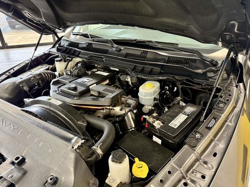 Used 2018 RAM 2500 Tradesman w/ Chrome Appearance Group RWD image 18