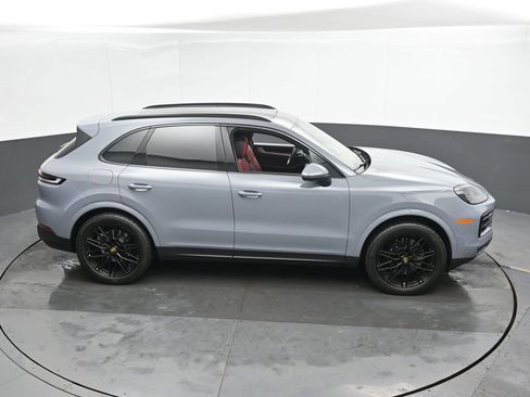 Used 2024 Porsche Cayenne image 37