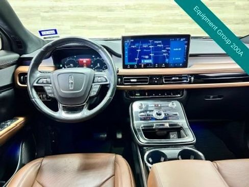 Used 2023 Lincoln Nautilus Reserve AWD/4WD image 2