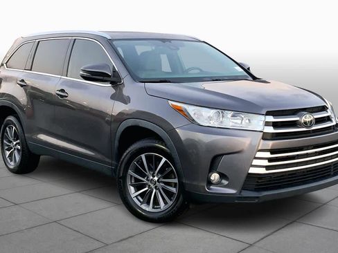 Used 2019 Toyota Highlander XLE image 4